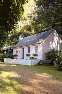theenglishcottagetamborinemountain.com