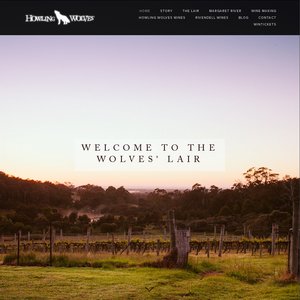 howlingwolveswines.com