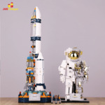Win 1 of 3 Space Themed Sets or 1 of 3 Discount Codes from JMBricklayer