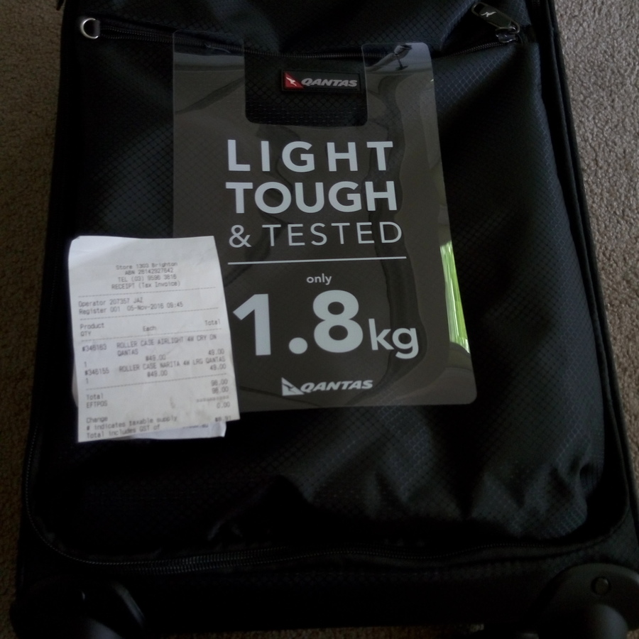 qantas baggage size carry on